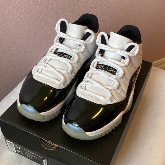 Jordan 11 Retro Low Iridescent (11) - Picture 2 of 6
